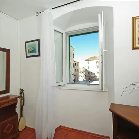 Square Apartment Makarska