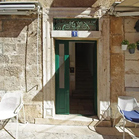 Apartment Square