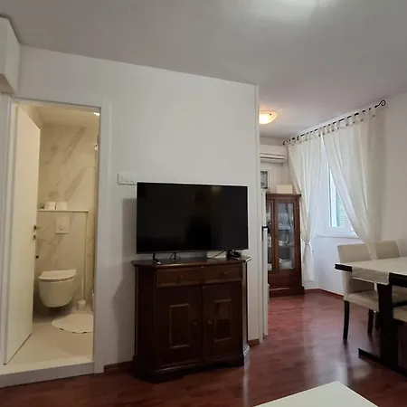 Square Daire Makarska