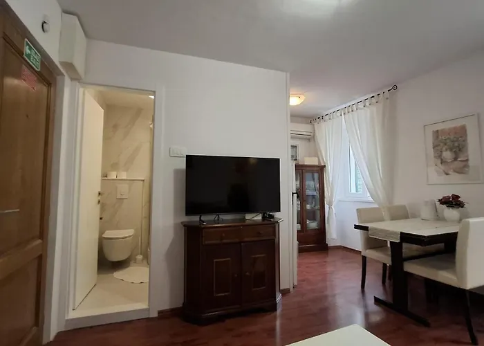 Square Daire Makarska